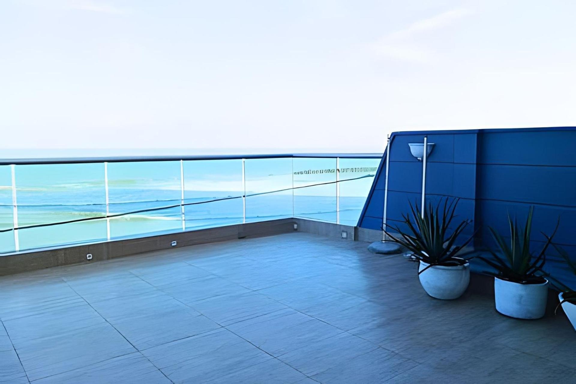 Frente Al Mar Cerca C.amurallada Apartamento